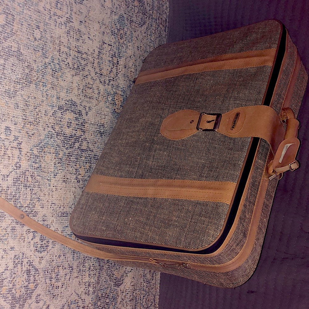 Fifth avenue vintage suitcase